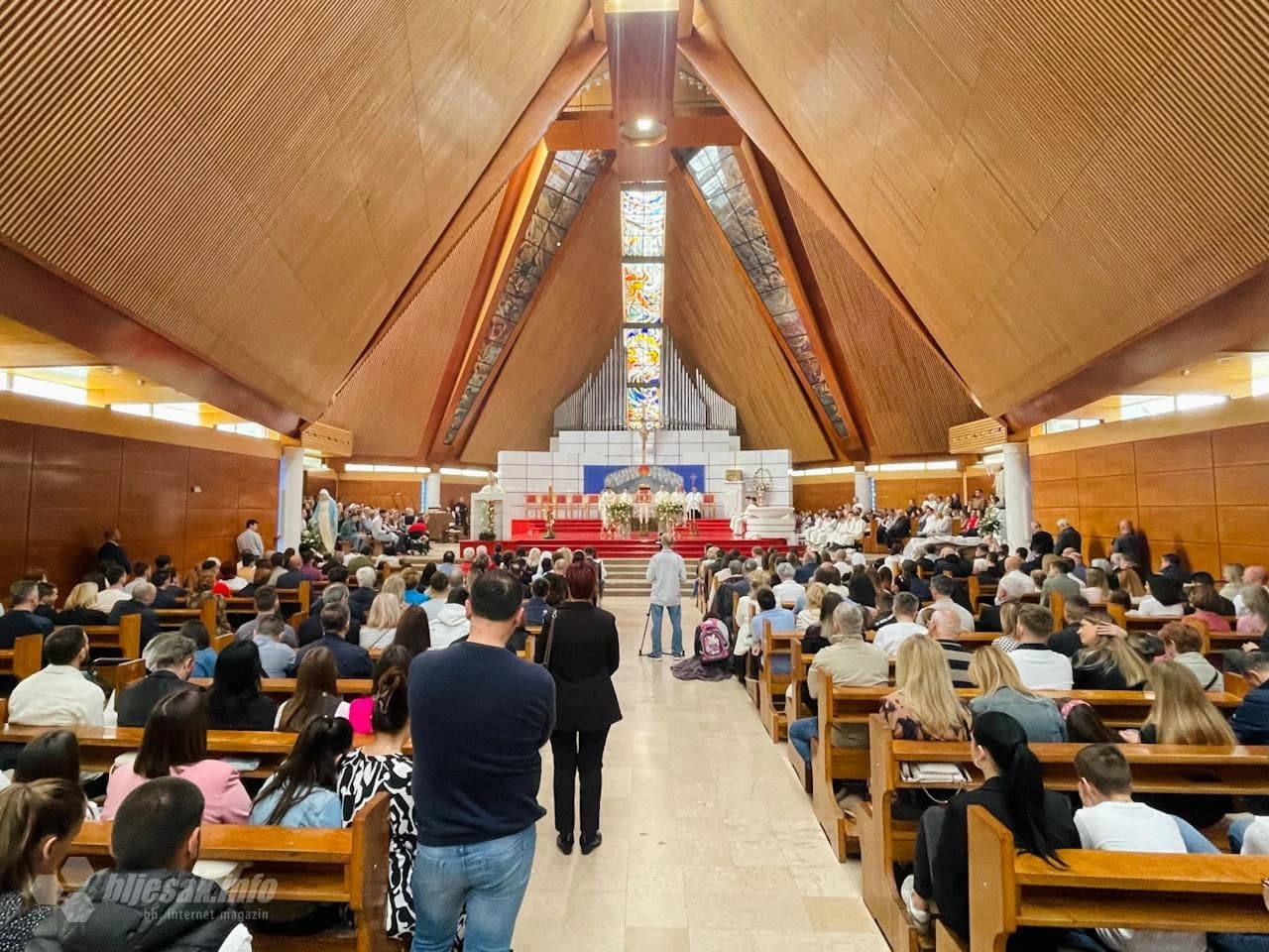 Biskup Palić na Uskrs slavio euharistiju u mostarskoj katedrali