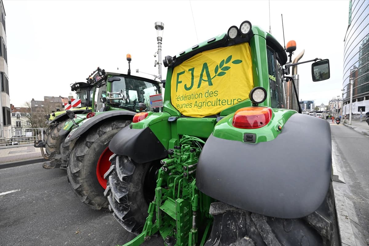 Poljoprivrednici blokirali ulice u blizini sjedišta Europske unije