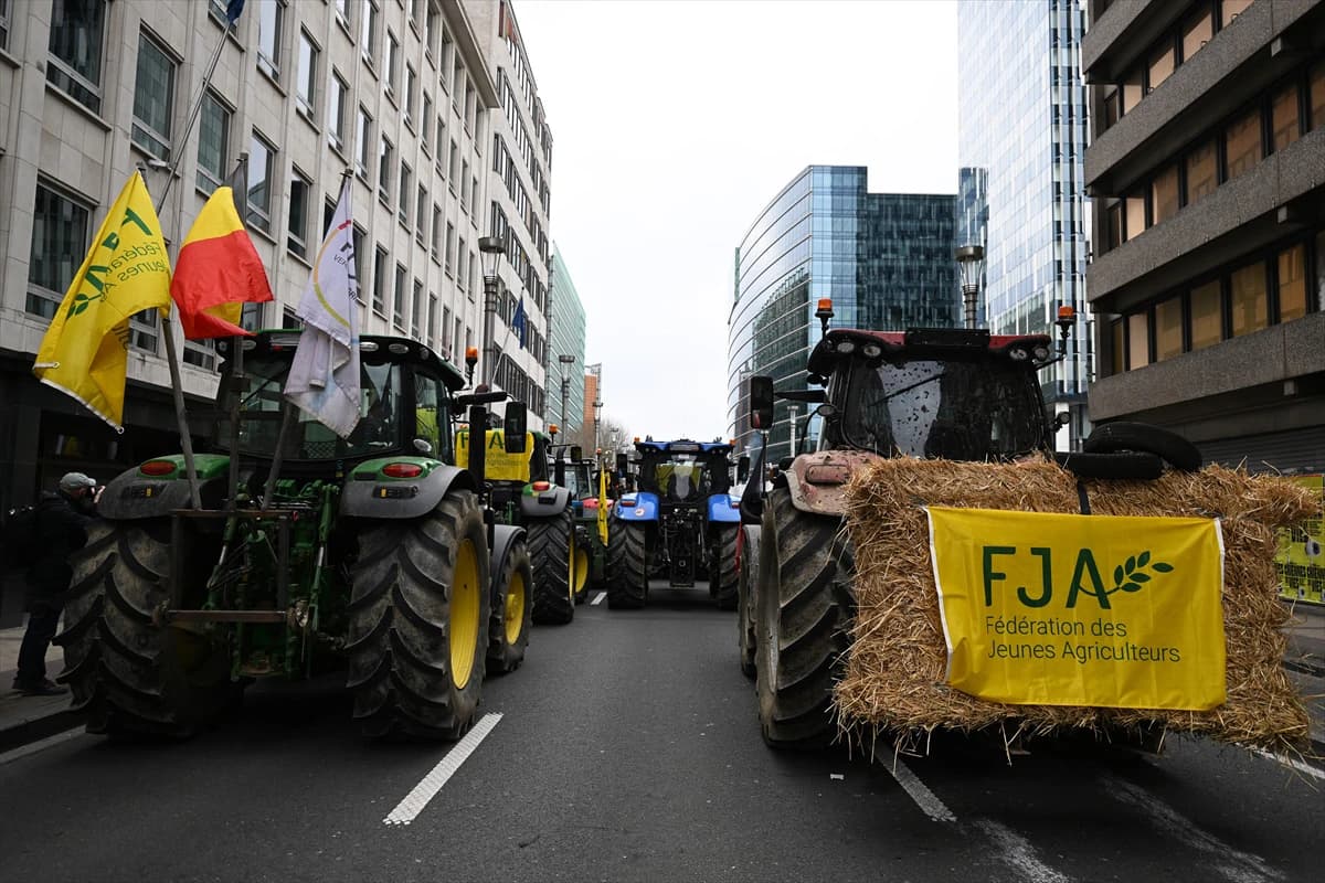 Poljoprivrednici blokirali ulice u blizini sjedišta Europske unije