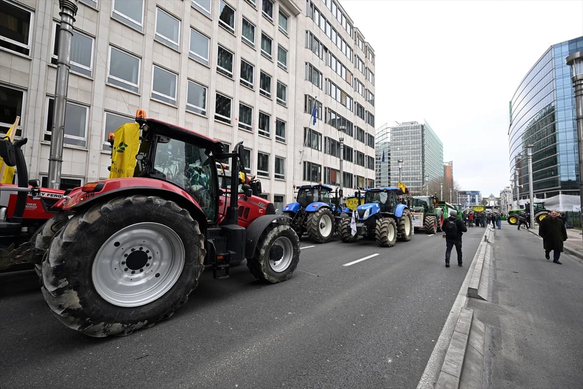 Poljoprivrednici blokirali ulice u blizini sjedišta Europske unije