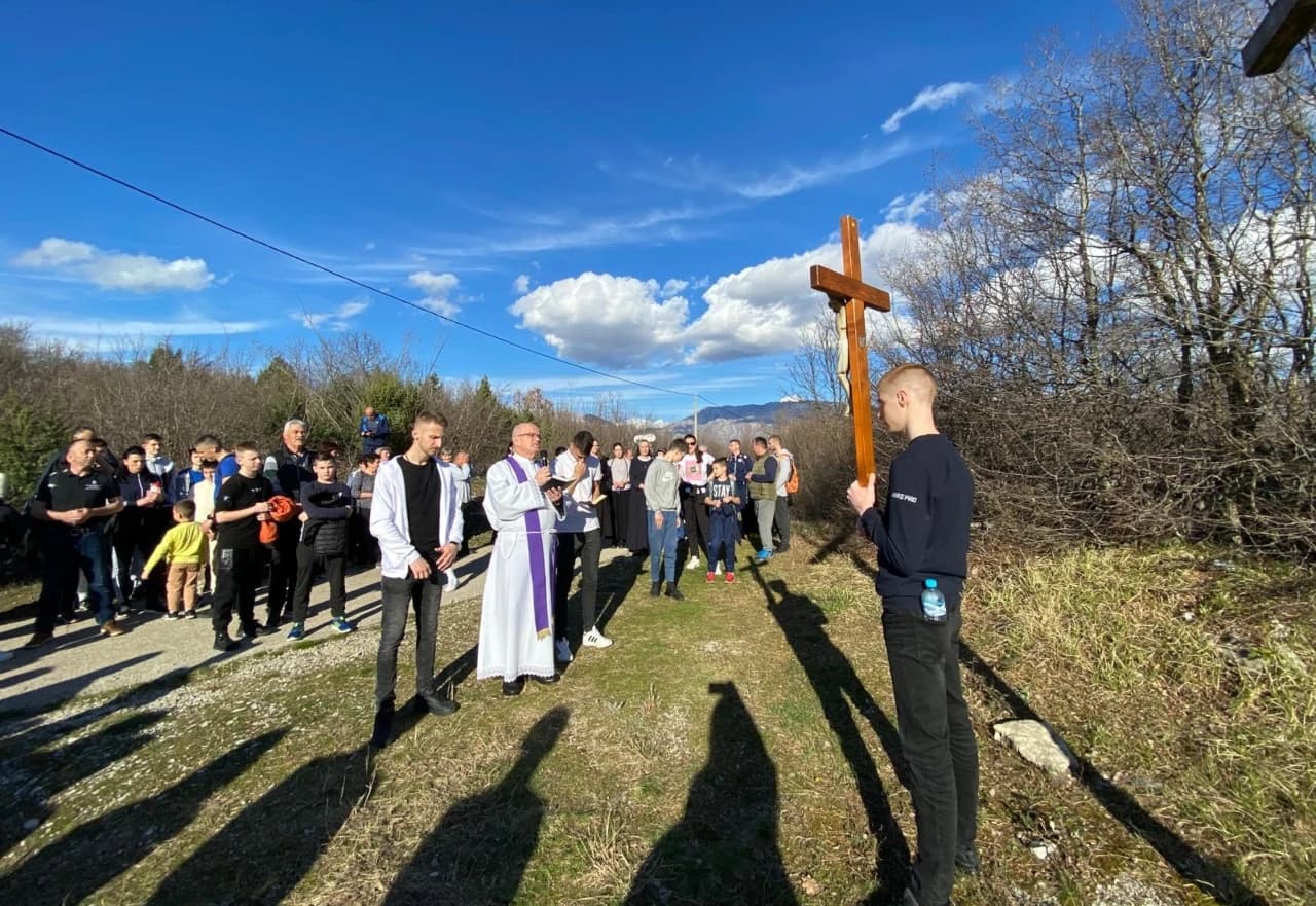 Vjernici se Križnim putem prisjetili 'Puta spasa'
