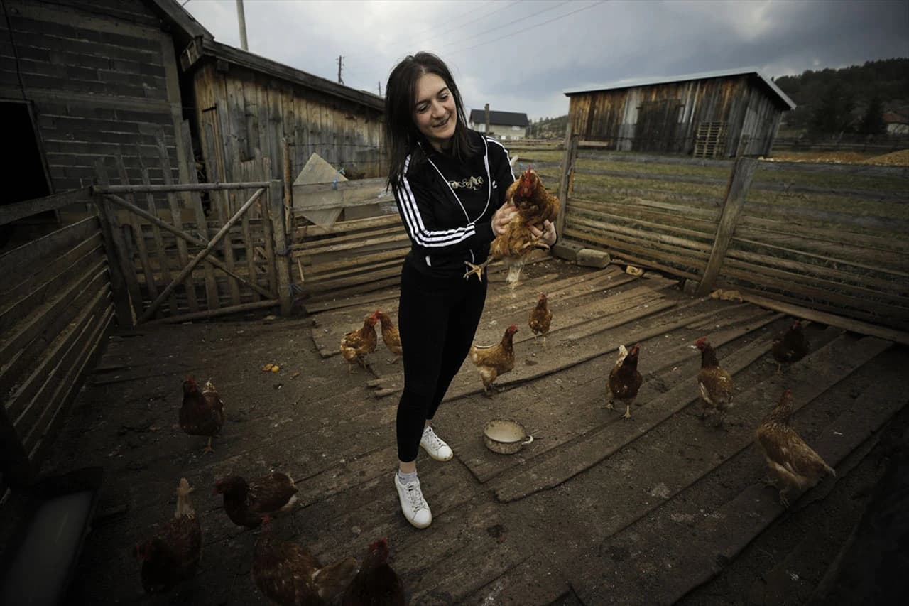 Danas ima svoju malu farmu životinja...