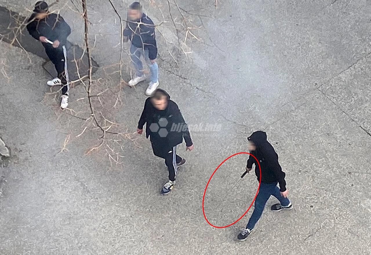 Fotografije jučerašnje tučnjave ispred škole