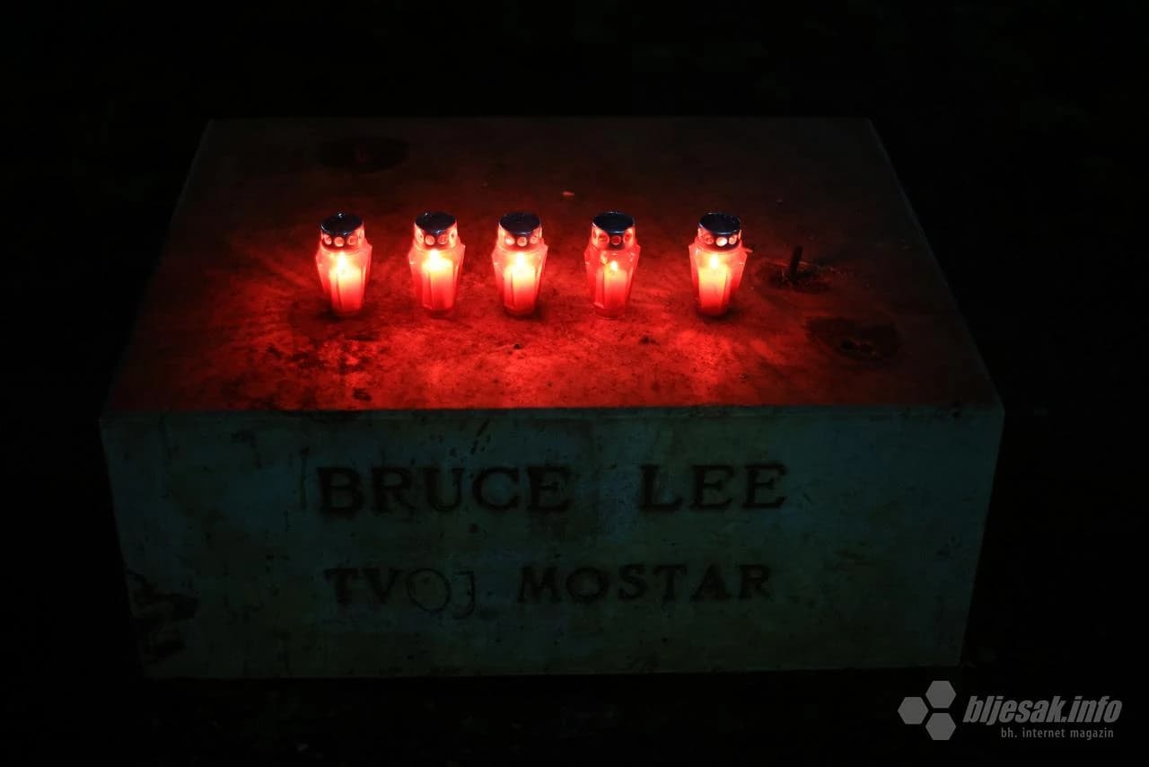 Građani zapalili svijeće za Bruce Leea