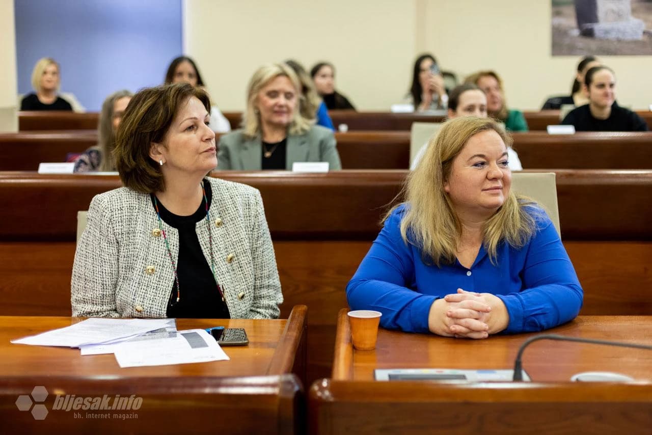 Mostarci učenici zamijenili školske za vijećničke klupe 