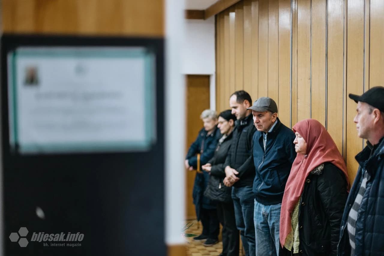 Na gradskom groblju Sutina, više stotina građana ispratilo Đemu, dobrog duha grada Mostara