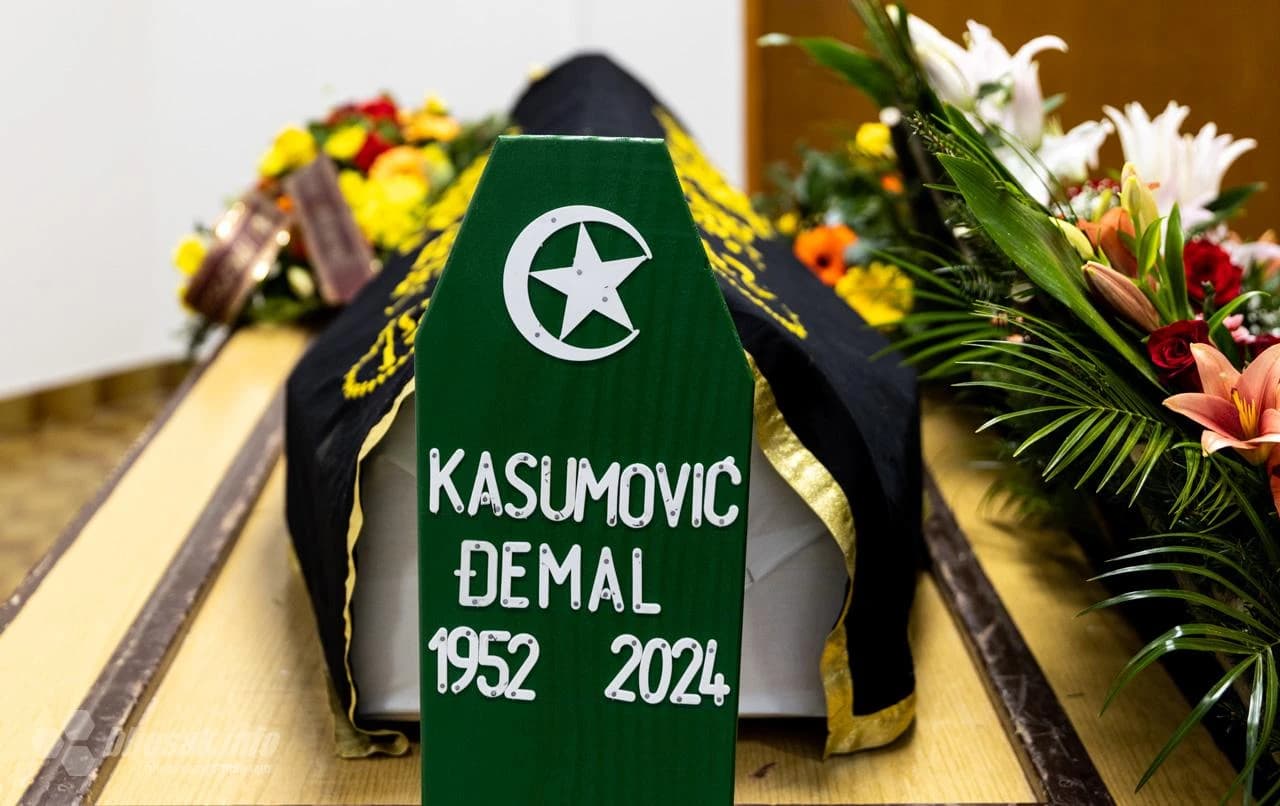 Na gradskom groblju Sutina, više stotina građana ispratilo Đemu, dobrog duha grada Mostara