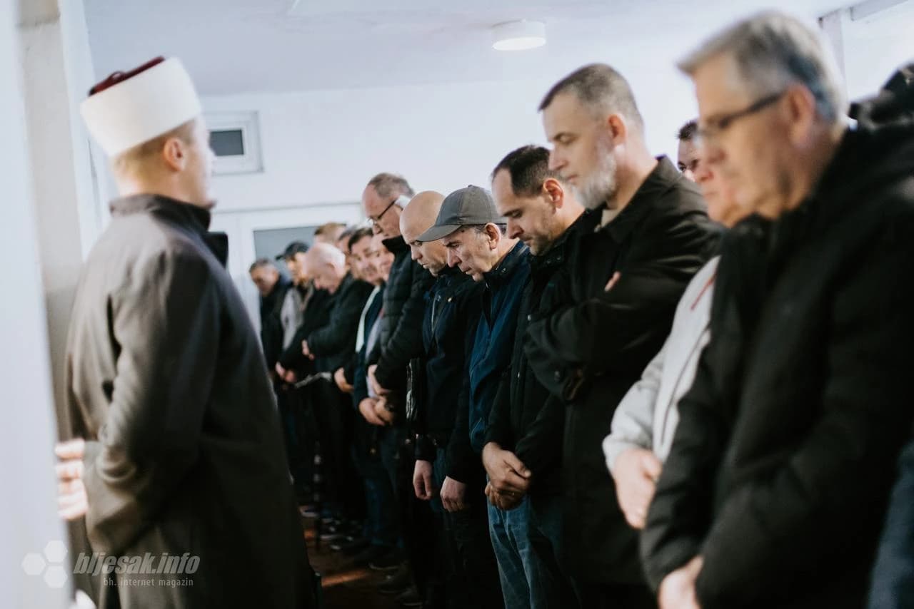 Na gradskom groblju Sutina, više stotina građana ispratilo Đemu, dobrog duha grada Mostara