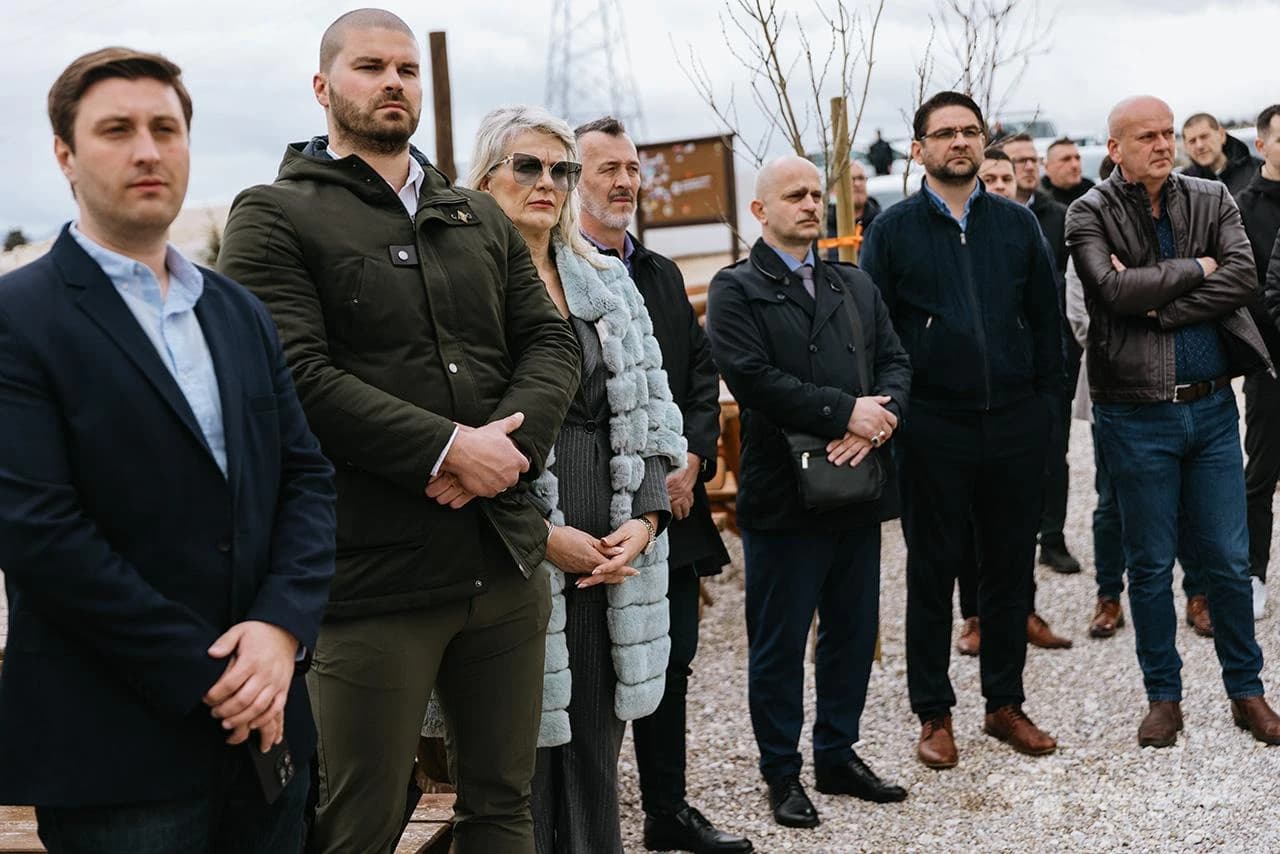 Podizanje zastave BiH na Fortici iznad Mostara