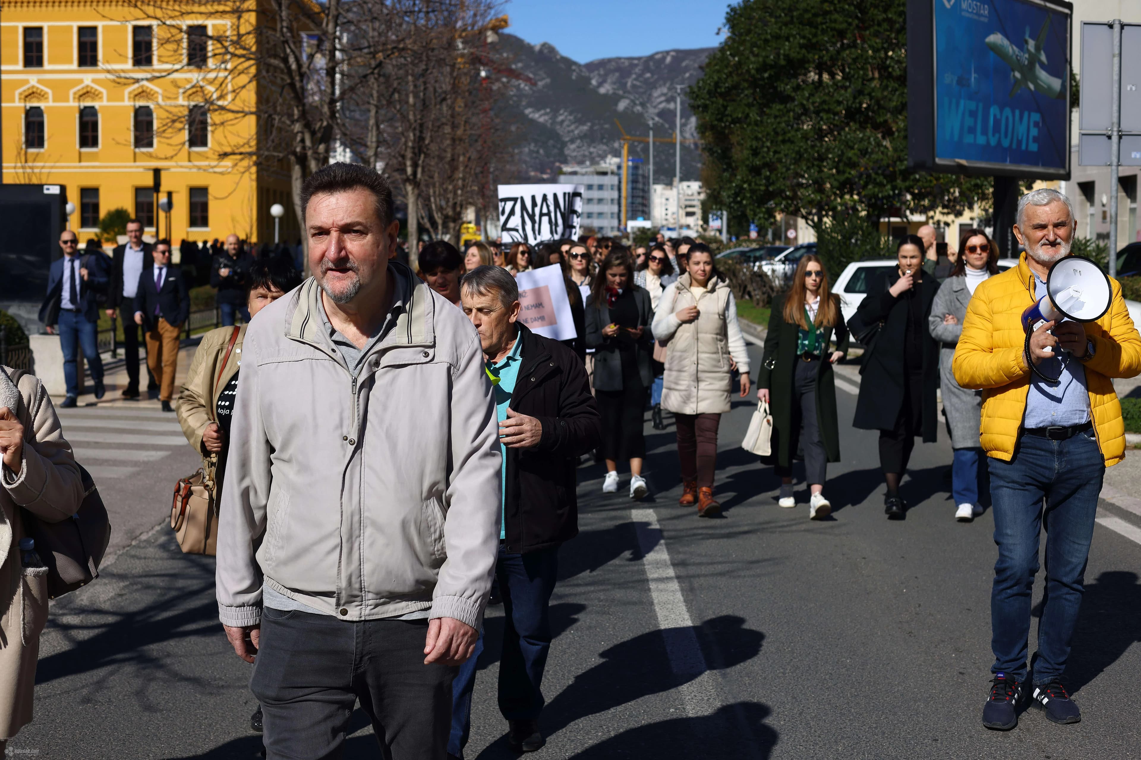 Josip Milić prevodi šetnju