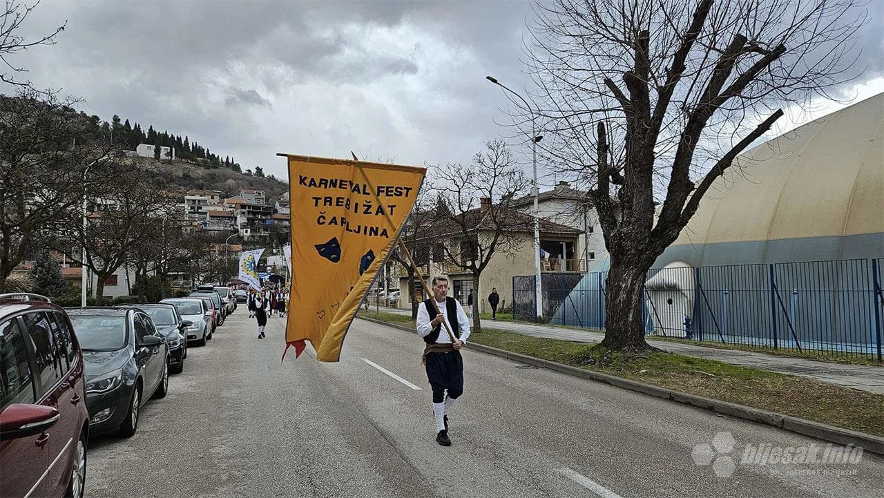 Maškare prodefilirale gradom, a Maškarska Republika preuzela vlast