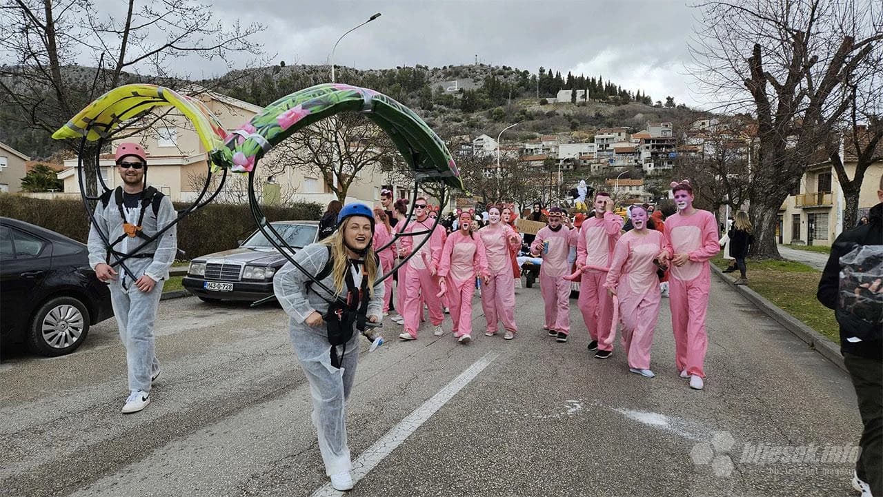 Maškare prodefilirale gradom, a Maškarska Republika preuzela vlast