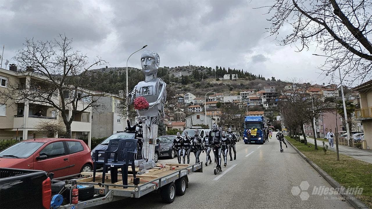 Maškare prodefilirale gradom, a Maškarska Republika preuzela vlast