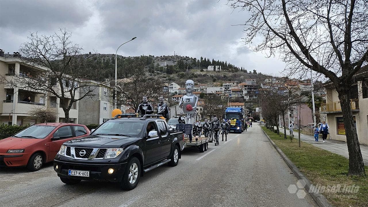Maškare prodefilirale gradom, a Maškarska Republika preuzela vlast