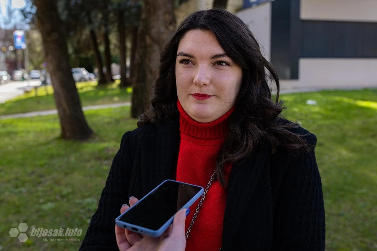 Studentice šetnjom obilježile Dan crvenih haljina u Mostaru 