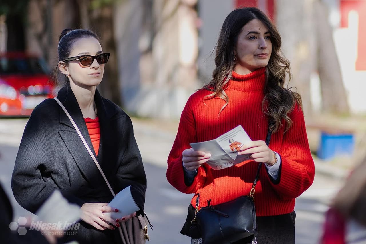 Studentice šetnjom obilježile Dan crvenih haljina u Mostaru 