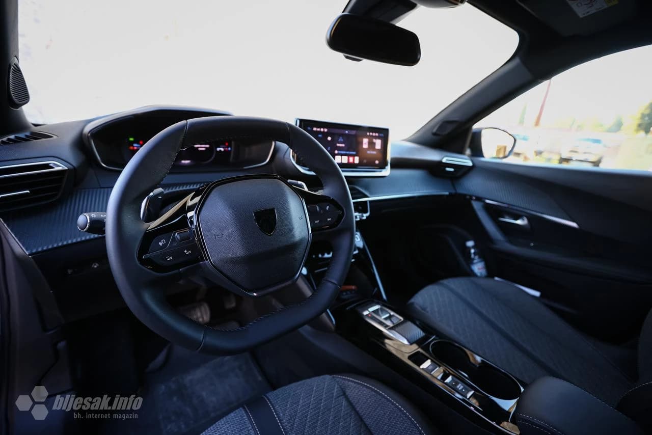 Peugeot 2008 Allure 1.2 PureTech 130 EAT8