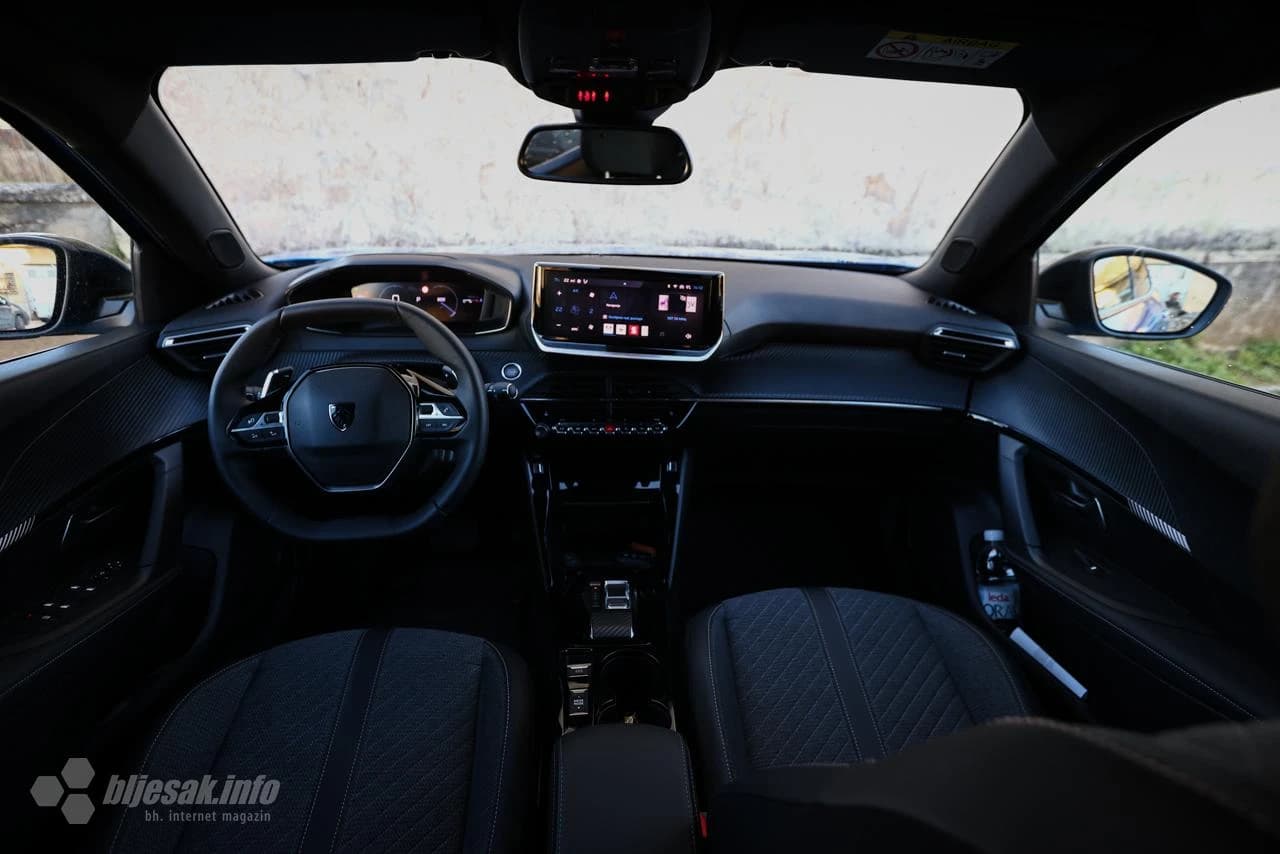 Peugeot 2008 Allure 1.2 PureTech 130 EAT8