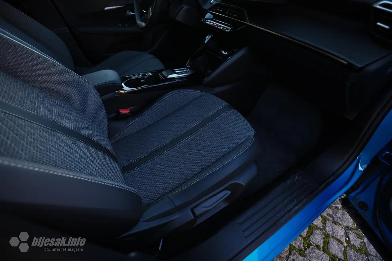 Peugeot 2008 Allure 1.2 PureTech 130 EAT8