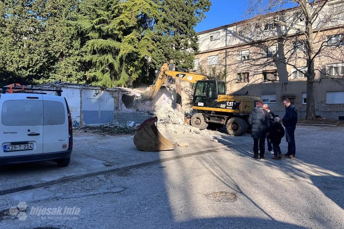 Garaže u mostarskoj Zagrebačkoj odlaze u povijest