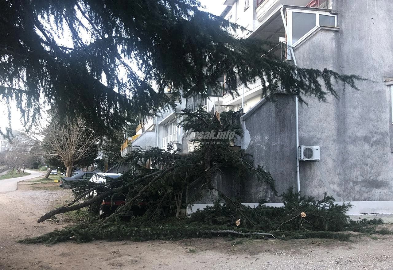 Posljedice snažnog vjetra u Mostaru