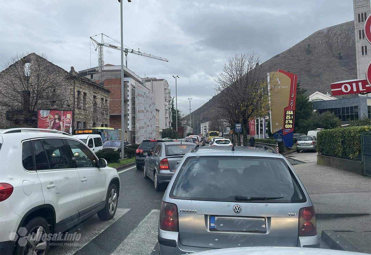 Pokvareni tegljač izavao prometni kaos u Mostaru