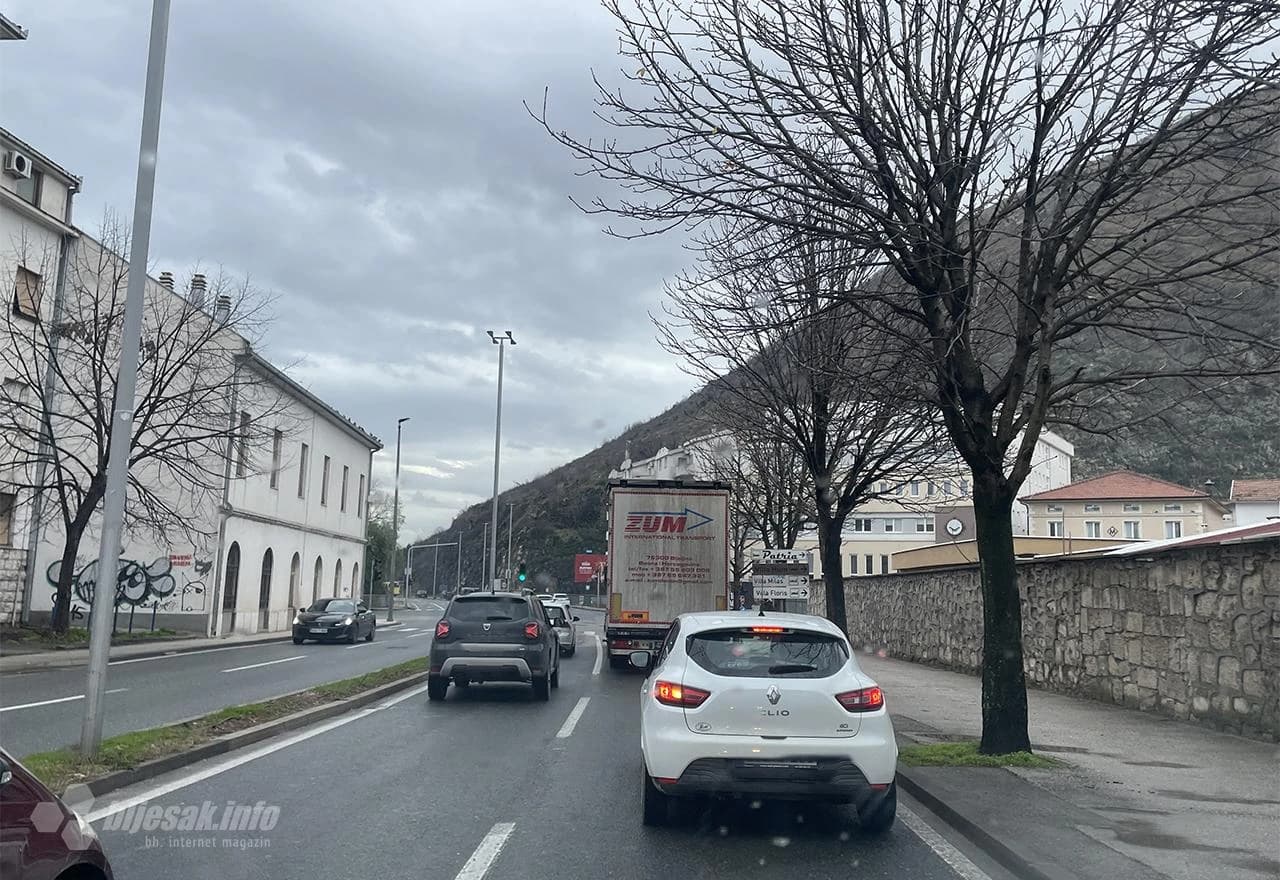 Pokvareni tegljač izavao prometni kaos u Mostaru