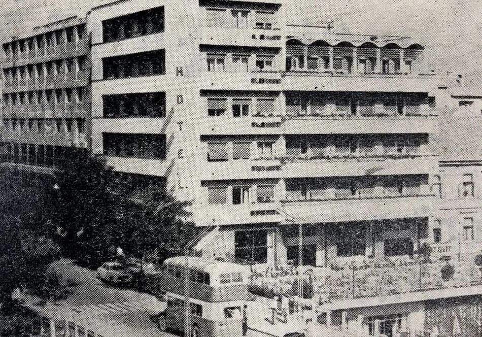 Hotel Bristol (s dvospratnim autobusom) 1965. godina