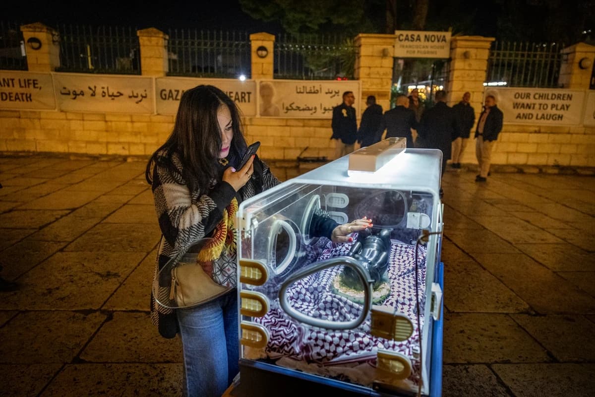 Palestinska umjetnica Rana Bishara inkarnirala je Isusa Krista u inkubatoru