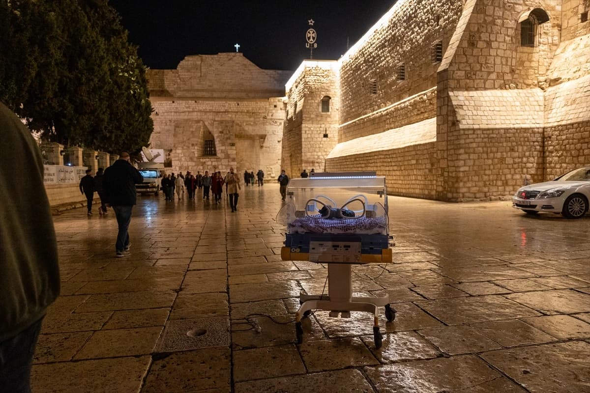 Palestinska umjetnica Rana Bishara inkarnirala je Isusa Krista u inkubatoru