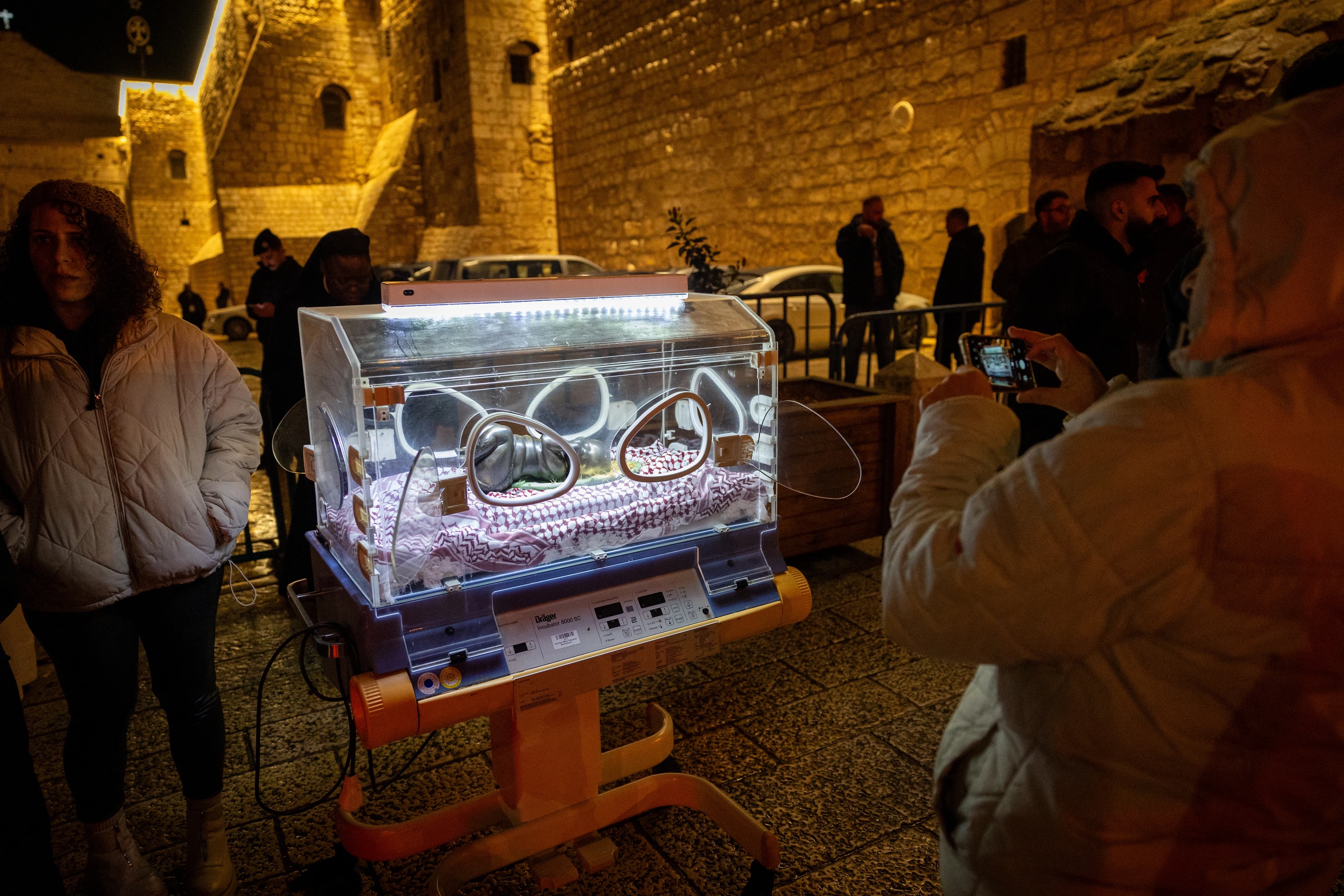 Palestinska umjetnica Rana Bishara inkarnirala je Isusa Krista u inkubatoru