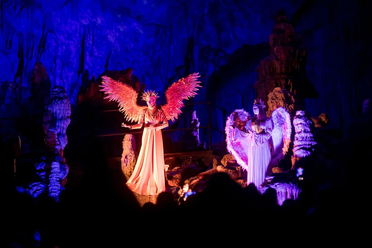 Božićna bajka u Postojnskoj jami