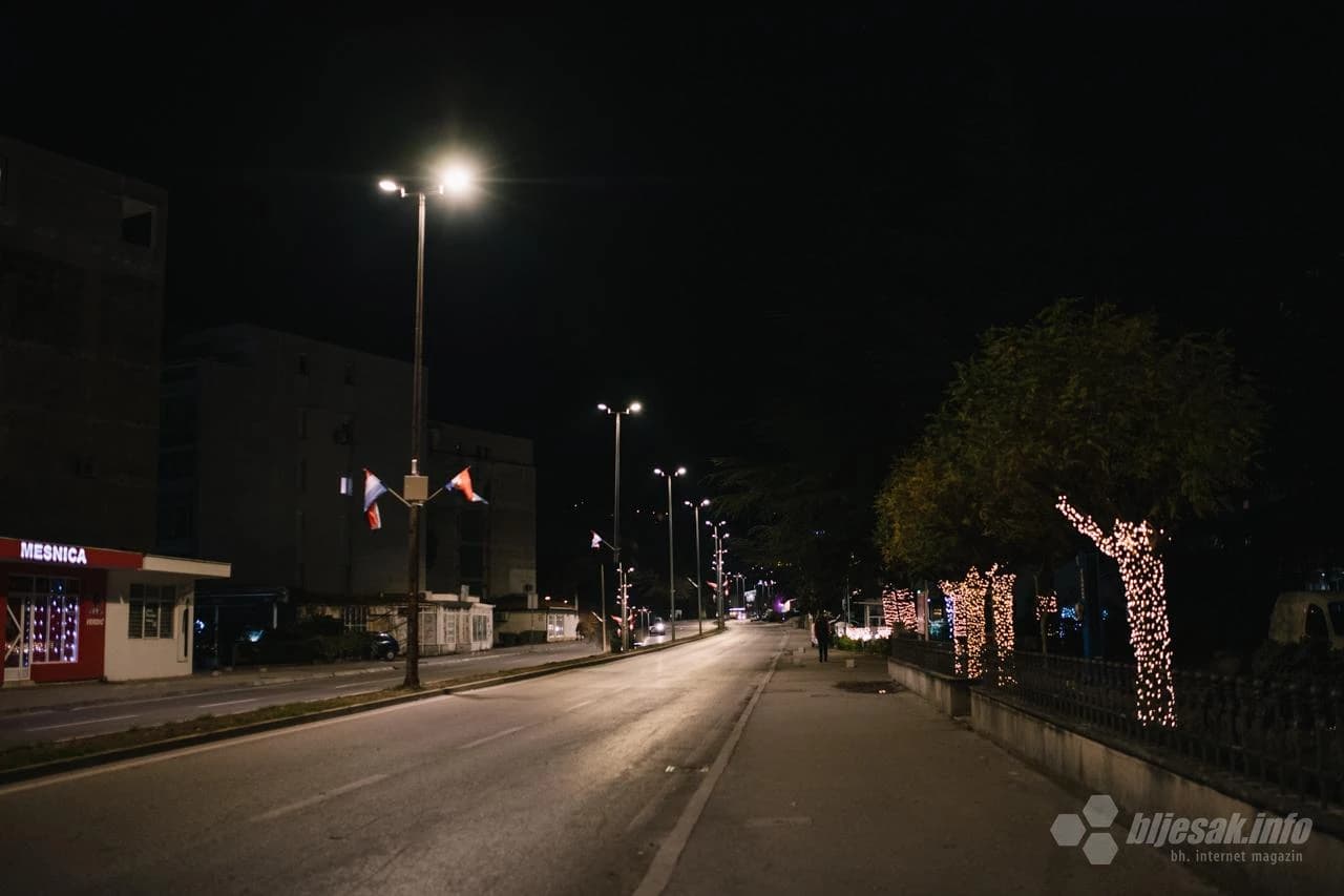 Blagdansko ozračje na ulicama Mostara...