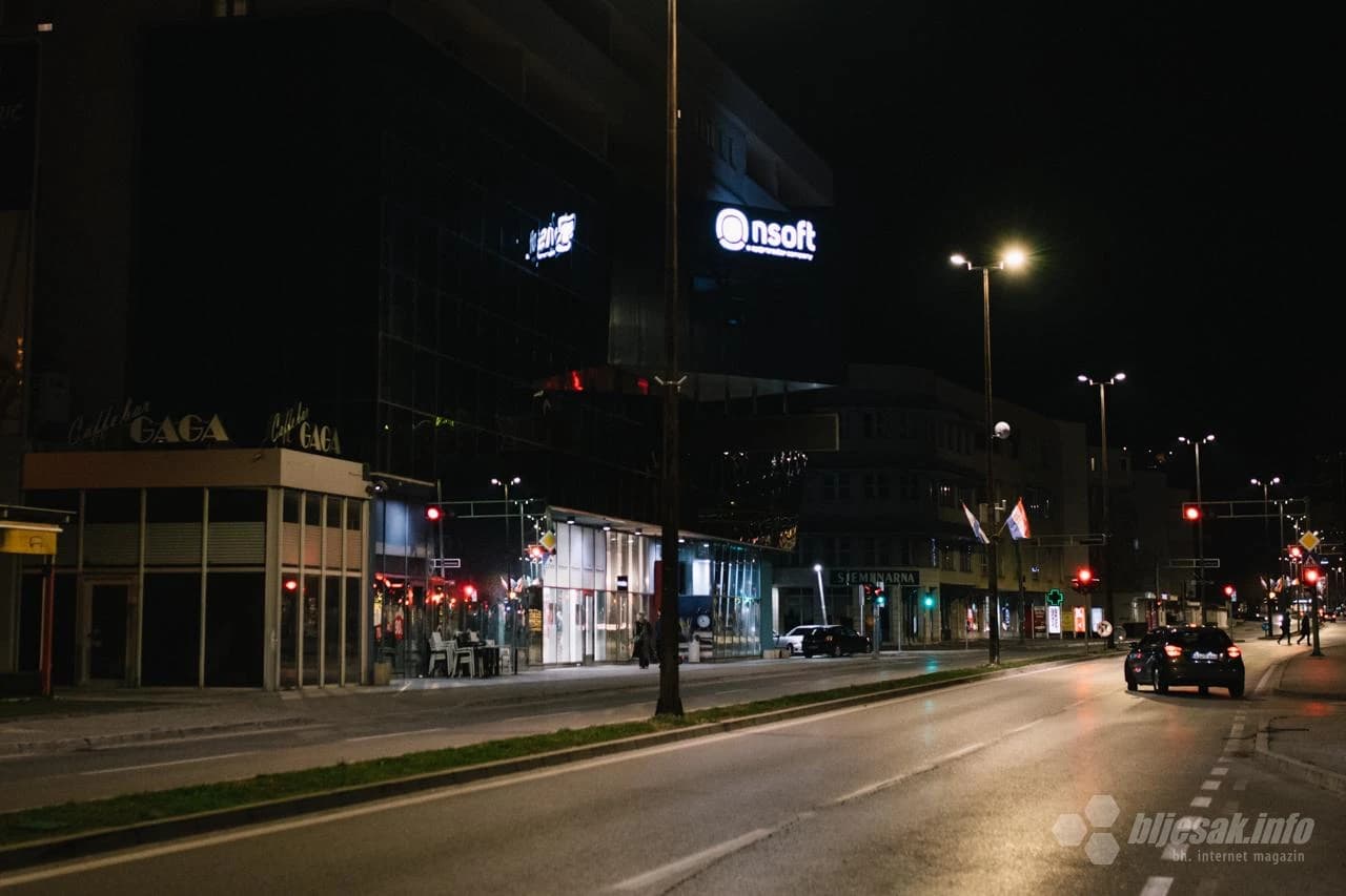 Blagdansko ozračje na ulicama Mostara...