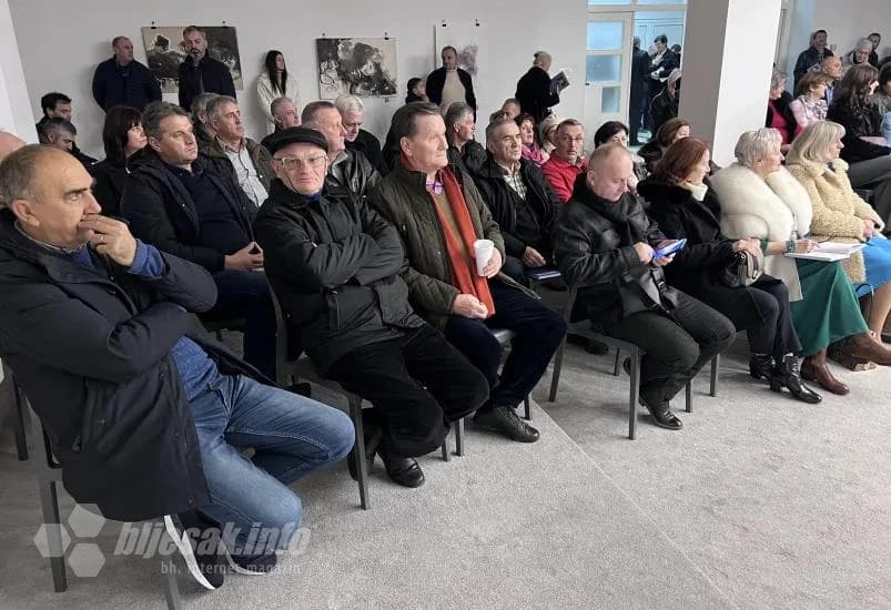 Publika na promociji knjige