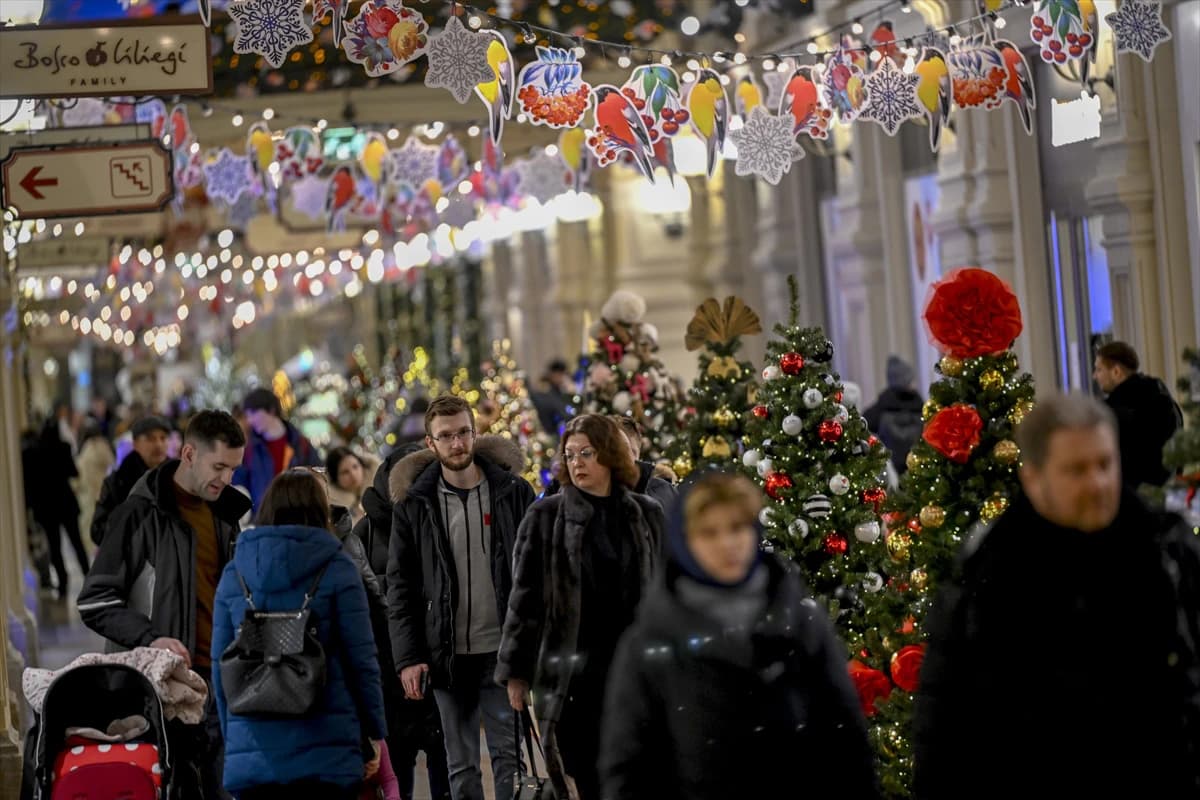 Glavni grad Rusije Moskva već je pod raznobojnim svjetlima