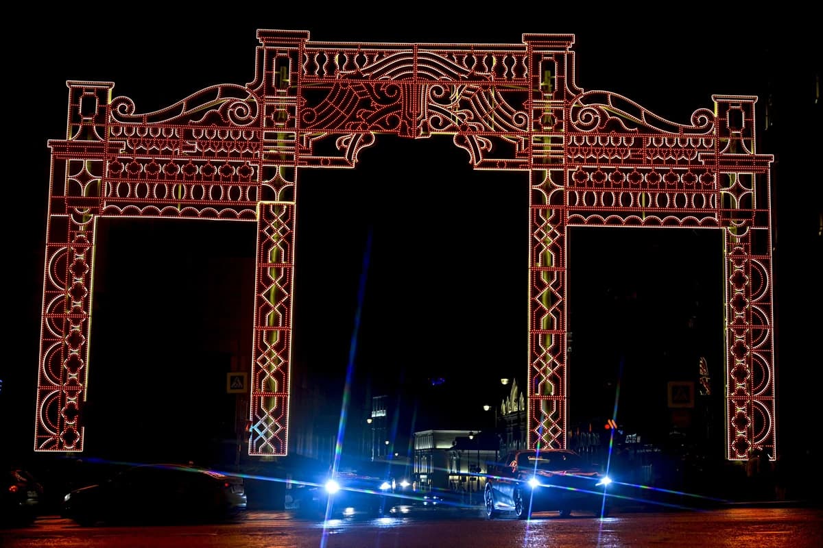 Glavni grad Rusije Moskva već je pod raznobojnim svjetlima