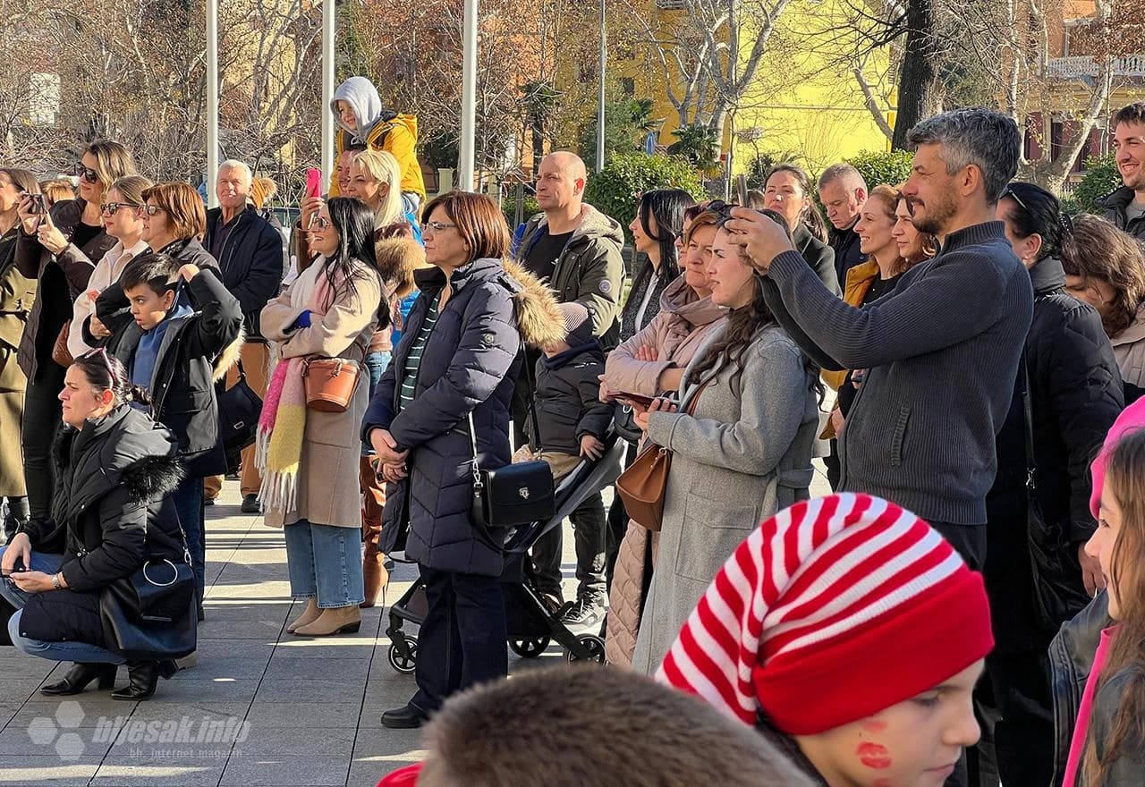 Nastup na Adventu u Mostaru školaraca iz područne škole Ivana Gundulića iz Vojna