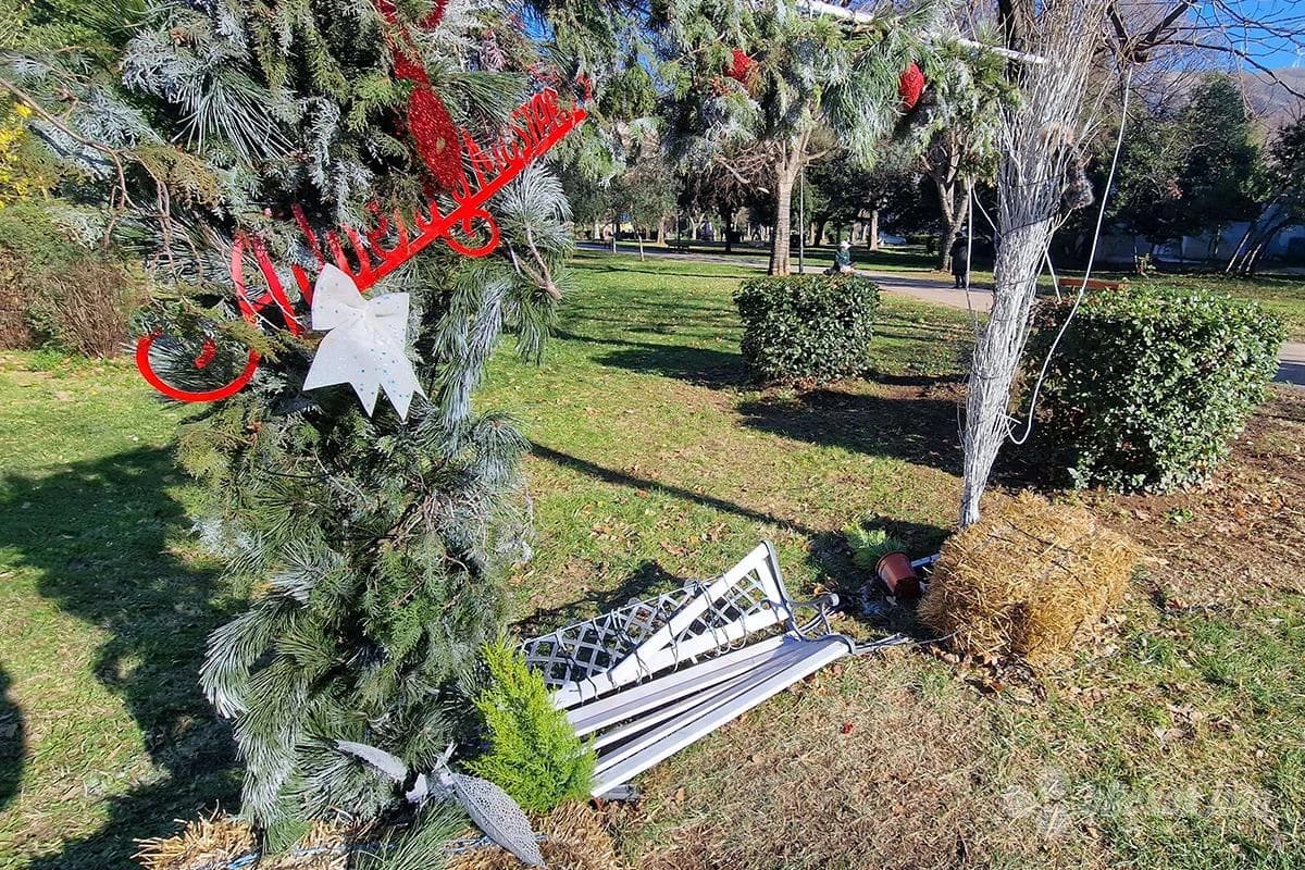 Jedan od najljepših kutaka na mostarskom Adventu uništen