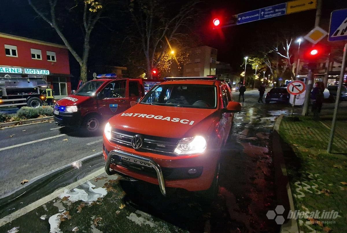 Na ulici planuo automobil