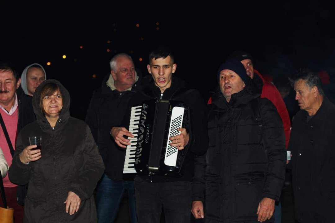 Predbožićno druženje žitelja Ilića pod nazivom "U susret Božiću".