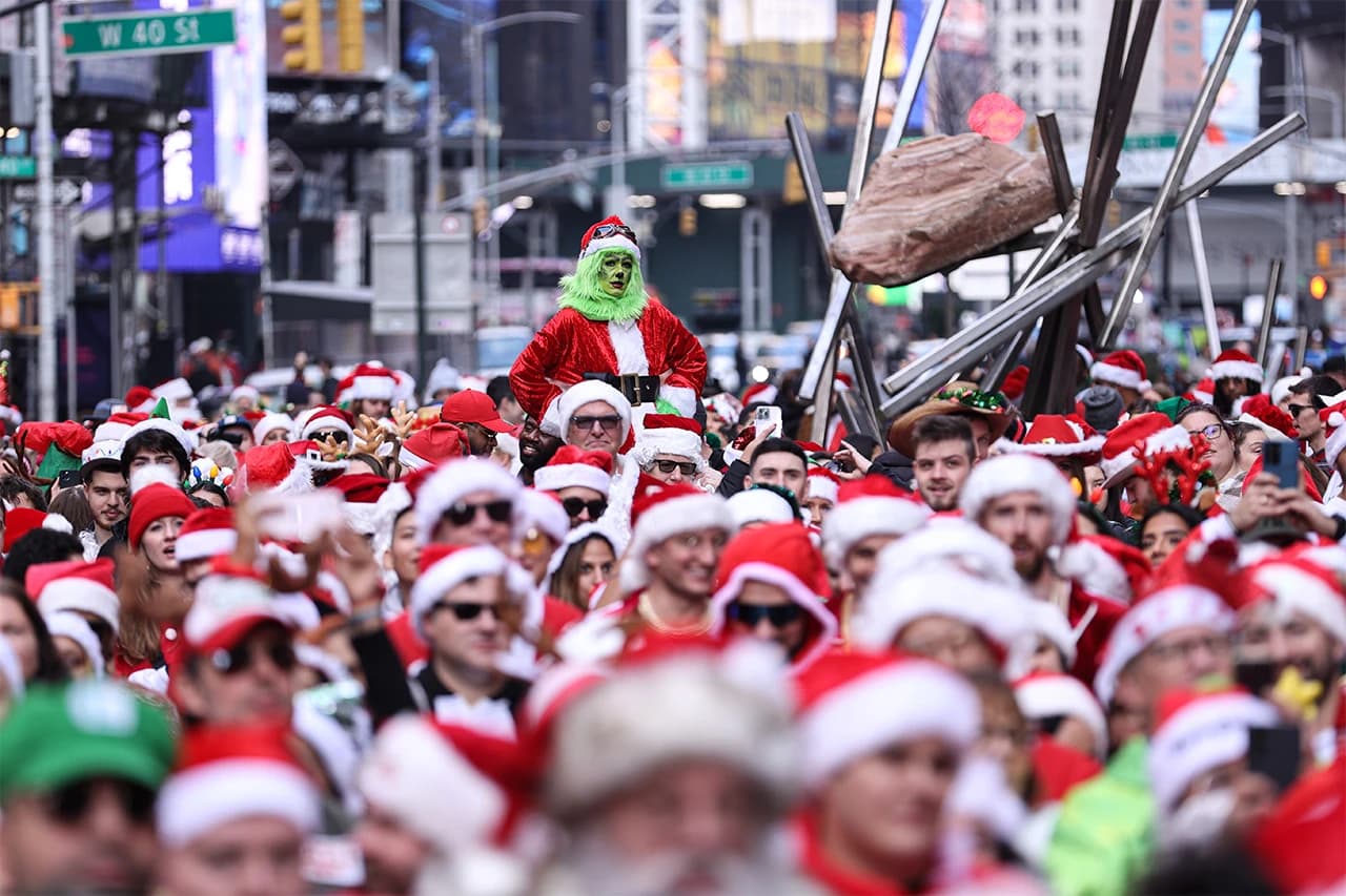 Festival SantaCon naTimes Squareu privlači brojne građane New Yorka