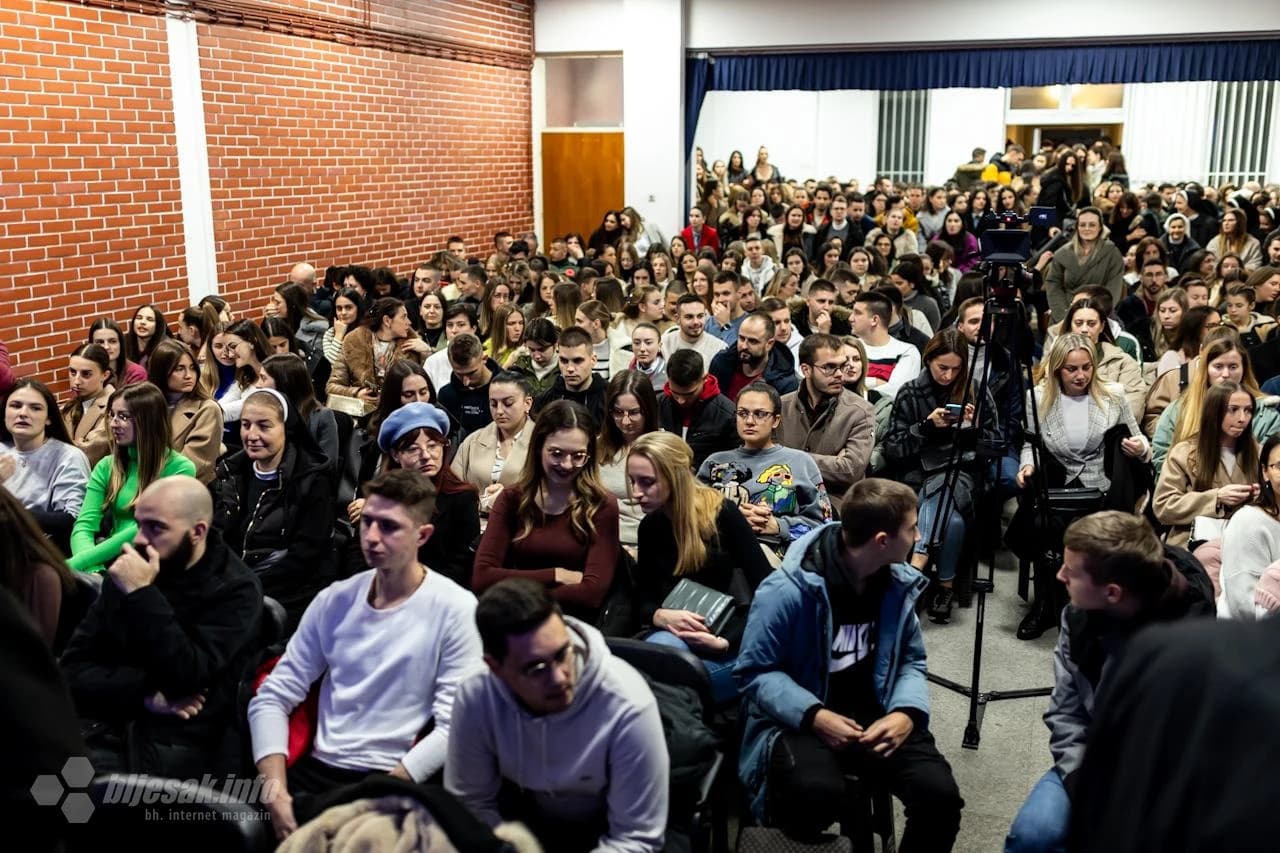 Tribina za mlade "Nova godina, stari ja"