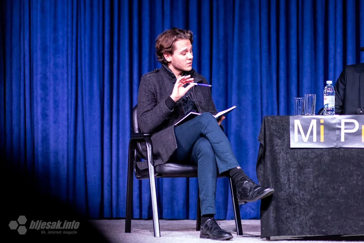 Tribina za mlade "Nova godina, stari ja"