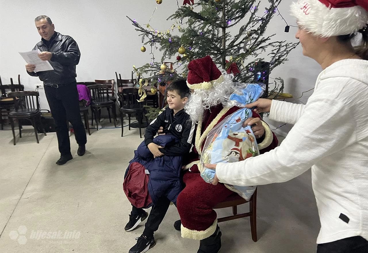 Darivanje djece u Orlacu