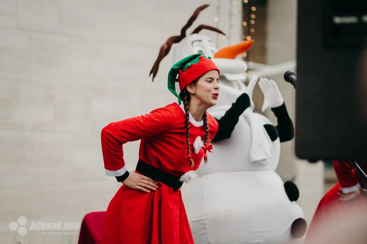 U sklopu manifestacije Advent u Mostaru upriličena je predstava 