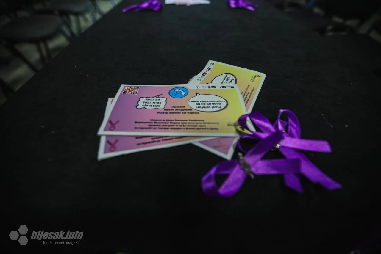 Diskriminacija žena u bh. društvu je očigledna i u konačnici dovodi do negativnih pojava poput epidemije femicida, istaknuto je na okruglom stolu održanom u prostorijama Omladinskog kulturnog centra (OKC) „Abrašević“ u Mostaru.