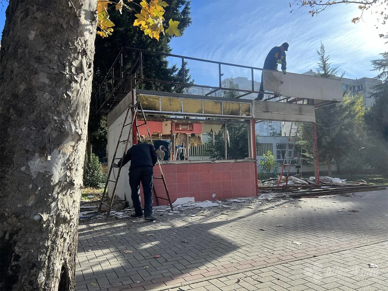 Uklanjanje nelegalnog objekta...