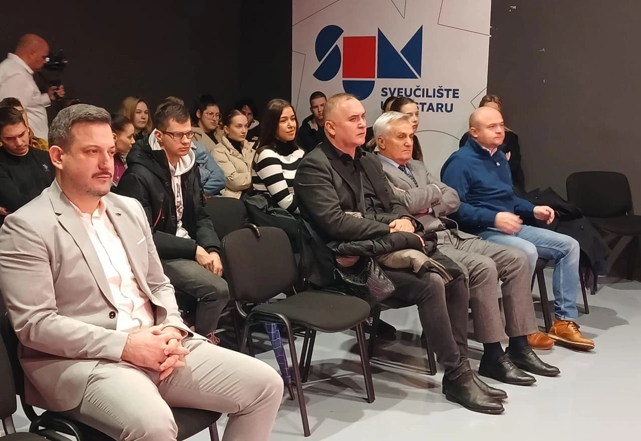 Predavanje veleposlanika Zlatka Kramarića