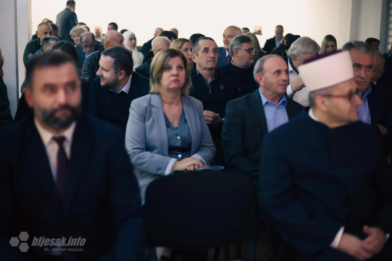 Dodjela nagrade 25. novembar Safetu Zecu u Mostaru